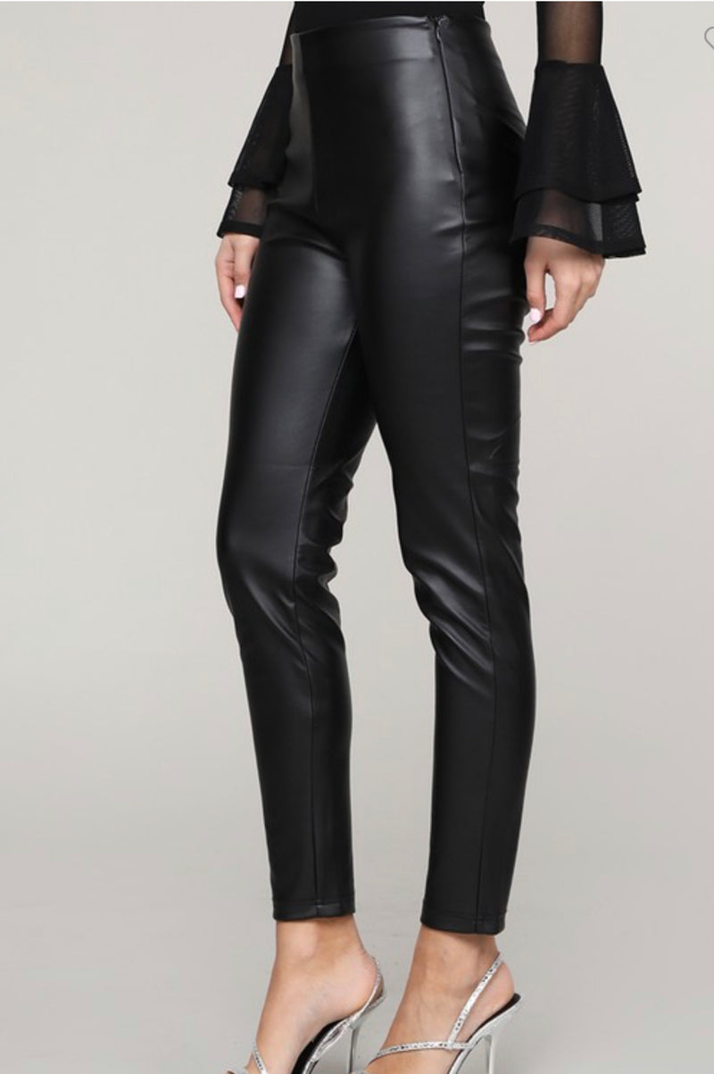 Black leather pants - Mesmeric Chic 